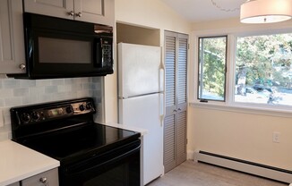 2 beds, 1 bath, 1,090 sqft, $2,700, Unit 2