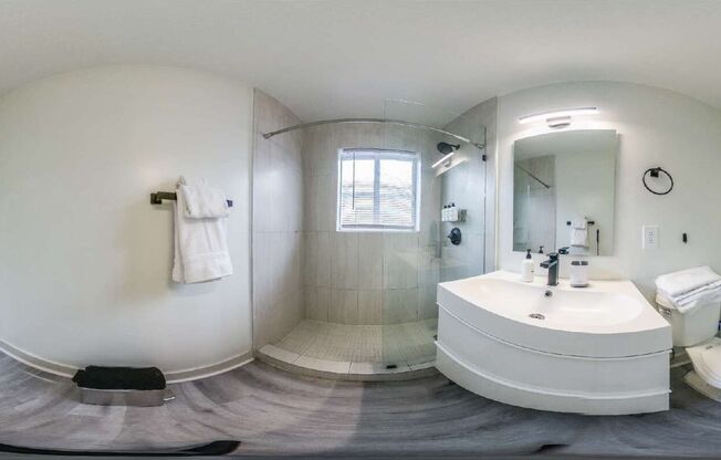 2 beds, 1 bath, 800 sqft, $2,000, Unit 14