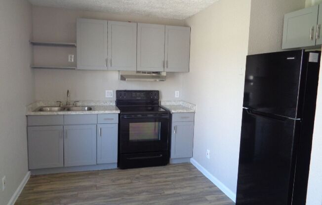 2 beds, 1 bath, 616 sqft, $1,175, Unit #2