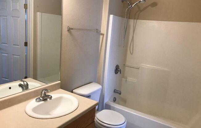 2 beds, 1 bath, $995, Unit #216