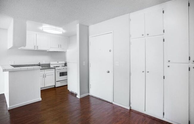 1 bed, 1 bath, 672 sqft, $2,100