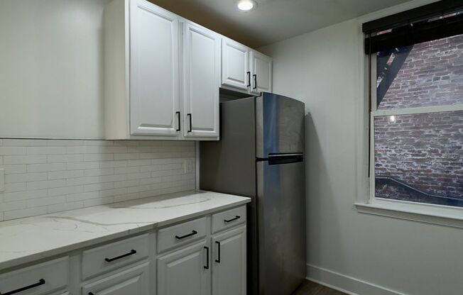 1 bed, 1 bath, $950, Unit Apt 3