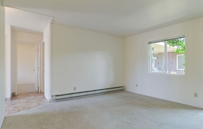 2 beds, 1 bath, $1,550, Unit 10