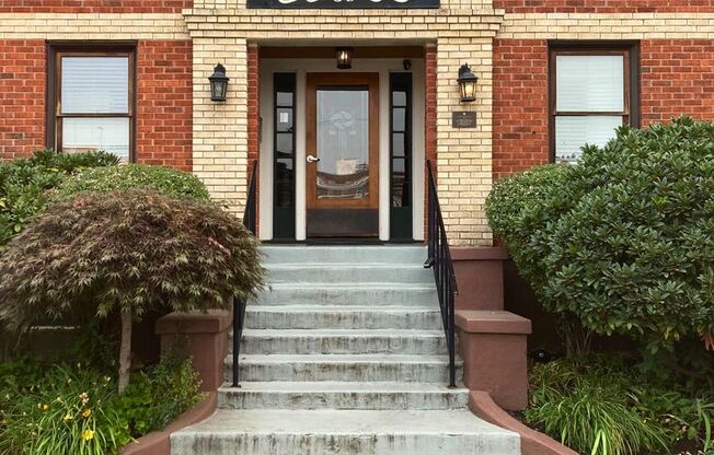 (GOL 202) Charming Vintage 1bedroom/1 bath
