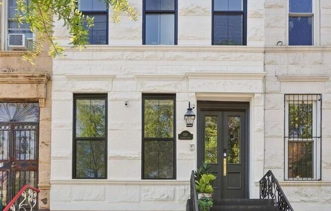 938 PUTNAM AVE