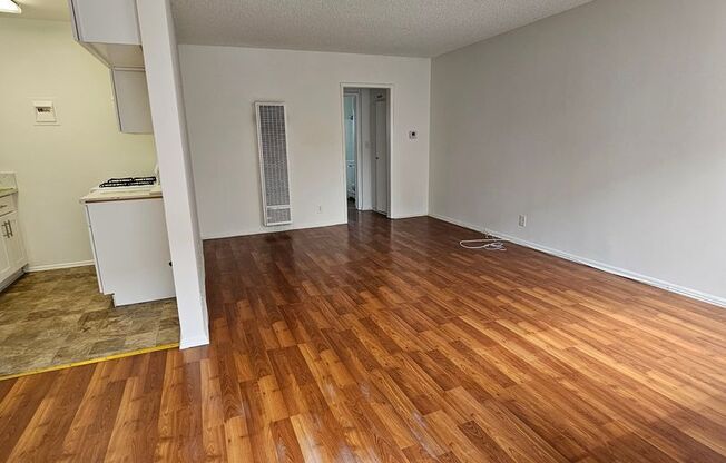 One bedroom unit with parking and swimming pool