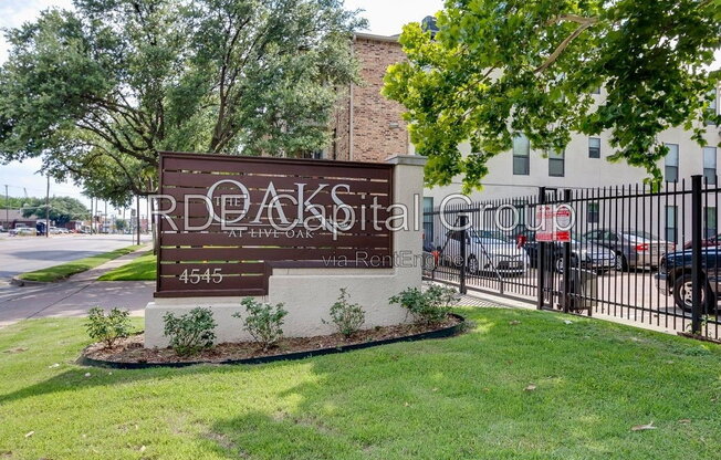 4545 LIVE OAK
