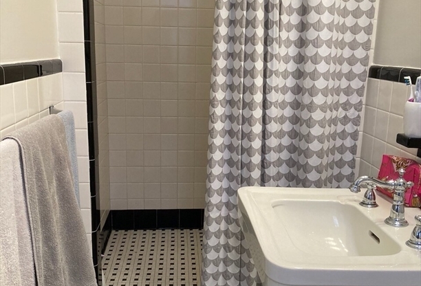 Studio, 1 bath, 300 sqft, $2,400, Unit 7K