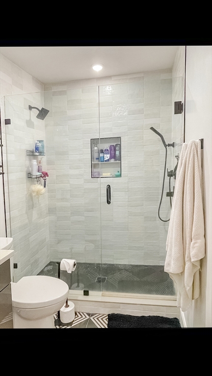 6 EVERETT PL