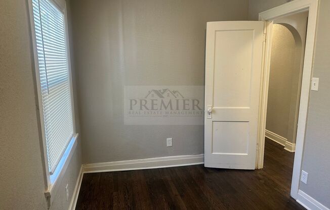 3 beds, 1 bath, $1,299