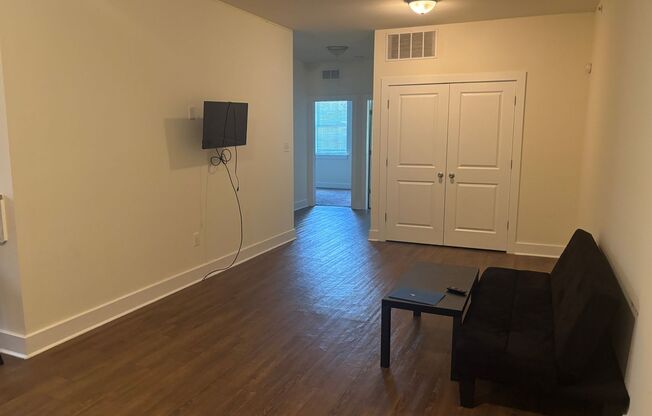 3 beds, 3 baths, 823 sqft, $1,895, Unit Unit 21