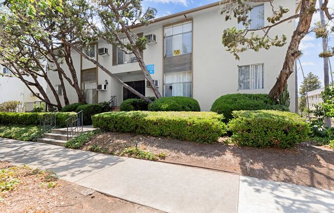 STUDIO 1 BATH IN Loa Angeles !!
