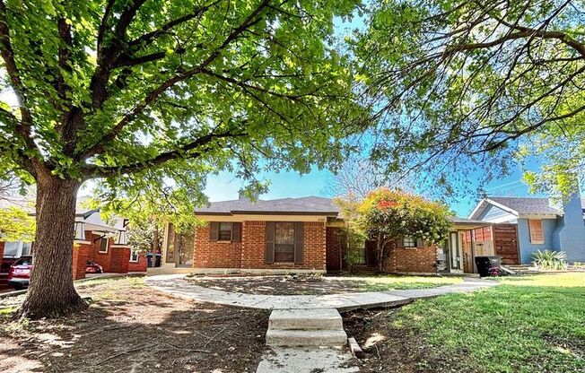 2123 MISTLETOE AVE