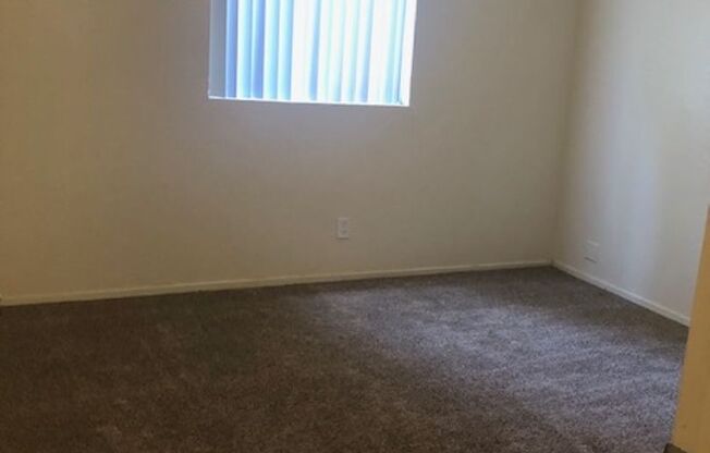 2 beds, 1 bath, 825 sqft, $1,300, Unit 124
