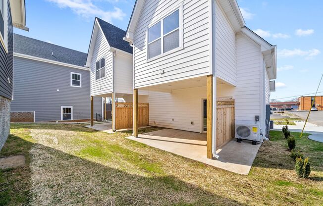 2 Bedroom Townhome For Rent in Historic Downtown Clarksville!