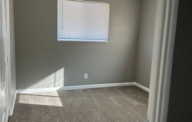 2 beds, 1 bath, 750 sqft, $1,020, Unit B05 1042 13