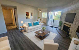 FREE 43" TV! Ground-Level 1-Bedroom Condo in Southeast Aurora