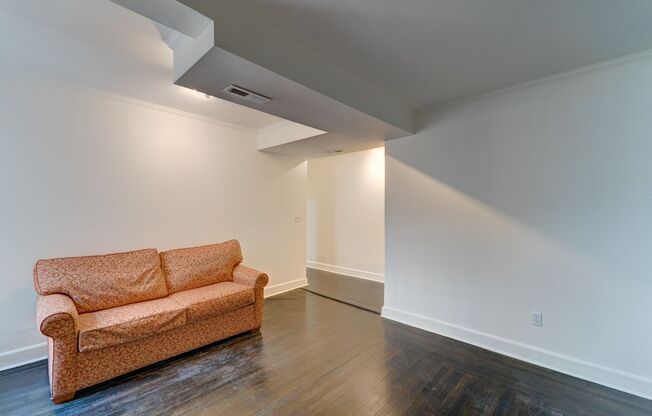 3 beds, 2 baths, 736 sqft, $2,995, Unit 41