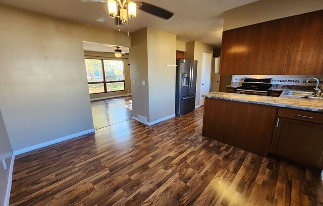 2 beds, 1.5 baths, $1,350, Unit 3614