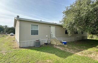 3 beds, 2 baths, $1,300