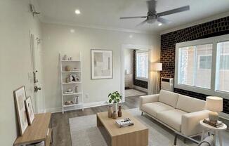 738 S NEW HAMPSHIRE 207