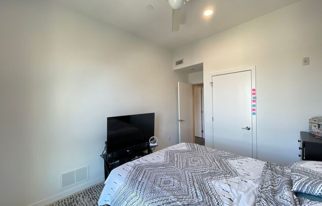 2 beds, 2 baths, $1,645, Unit 302