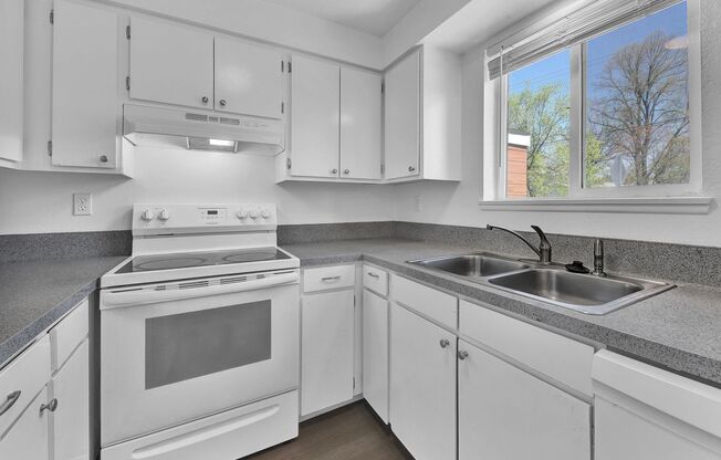 3 beds, 1.5 baths, 1,200 sqft, $1,750, Unit 5454-3