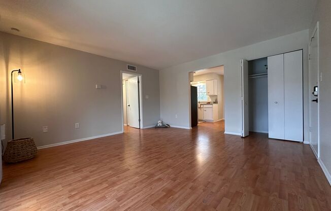 2 beds, 1 bath, 838 sqft, $1,899, Unit 22