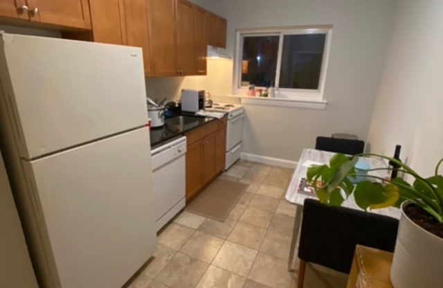 2 beds, 1 bath, $2,970, Unit 4