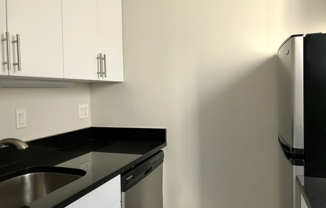 2 beds, 1.5 baths, 647 sqft, $4,400, Unit 616
