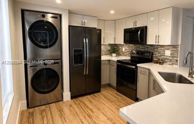 8590 NW 3rd Ln th 102 MIAMI, FL 33126