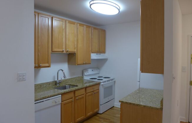 2 beds, 2 baths, 920 sqft, $2,095, Unit 906