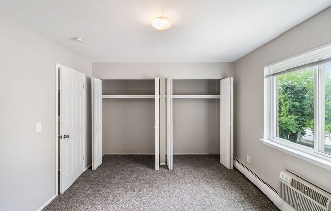 2 beds, 1 bath, 938 sqft, $1,400, Unit 21880 Coolidge - 203