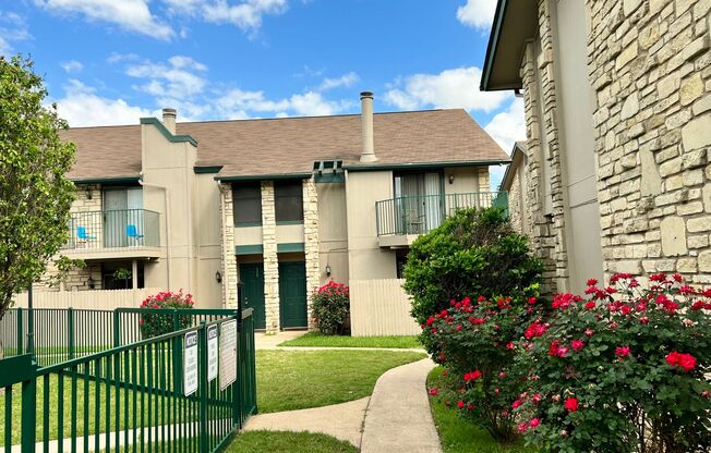 2 beds, 2.5 baths, 976 sqft, $1,425, Unit 136