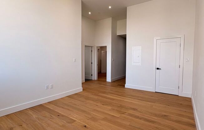 2 beds, 1 bath, 725 sqft, $2,275, Unit 522