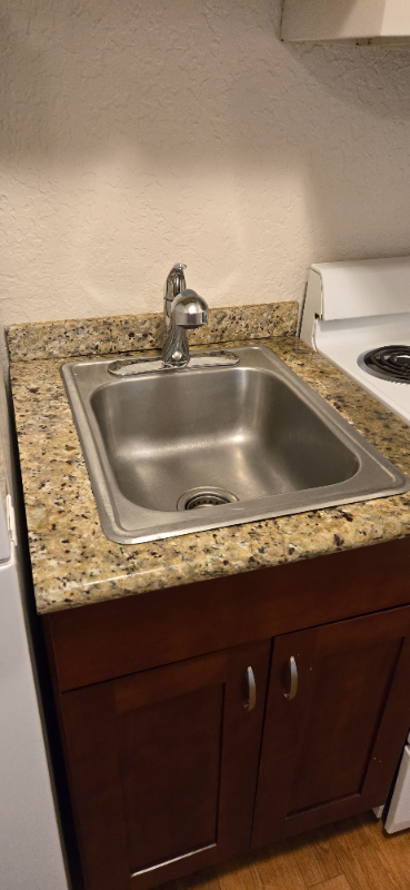 1625 S KENT DES MOINES RD