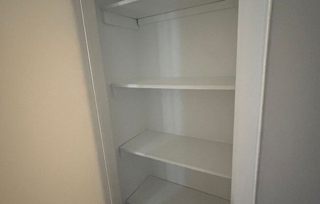 2 beds, 1 bath, 1,147 sqft, $950, Unit 411 - C BT