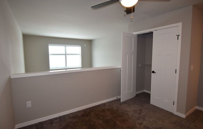 2 beds, 1 bath, 1,002 sqft, $1,990, Unit 5604-406