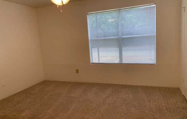 1 bed, 1 bath, 640 sqft, $885, Unit 0205