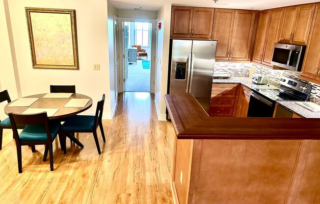 1 bed, 1 bath, 960 sqft, $4,400