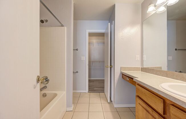 3 beds, 2 baths, $1,025, Unit 2