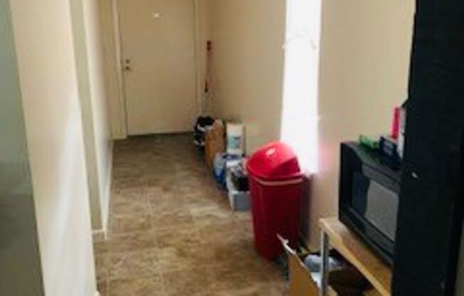 1 bed, 1 bath, $700, Unit 1