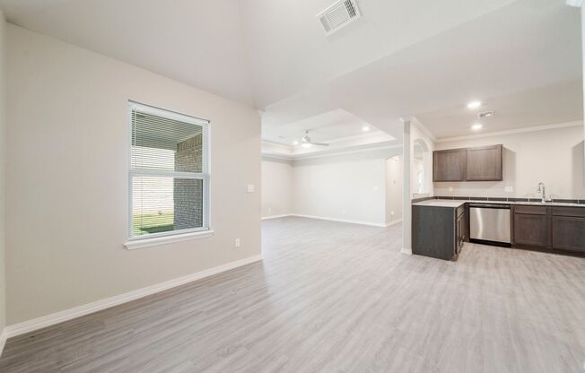 3 beds, 2 baths, 1,304 sqft, $1,829, Unit 568