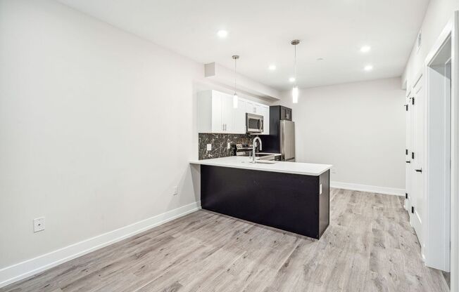 1 bed, 1 bath, 585 sqft, $1,315, Unit A01