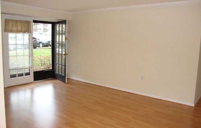 Sail into this 2BR 1BA at the Mayflower Condominiums in Alexandria includes utilities