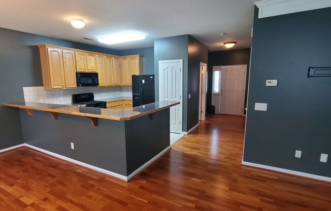 3 beds, 2.5 baths, $2,000