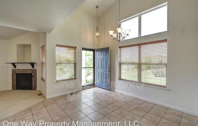 1915 HALFMOON CIR
