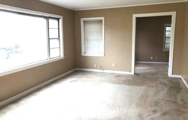 3 bed, 1 bath home for rent near north May and Wilshire Blvd. New paint and carpet!