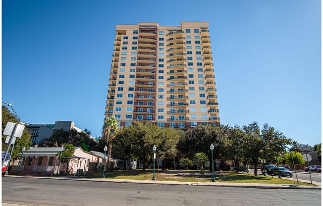 1 bed, 1.5 baths, 1,000 sqft, $1,590, Unit 504