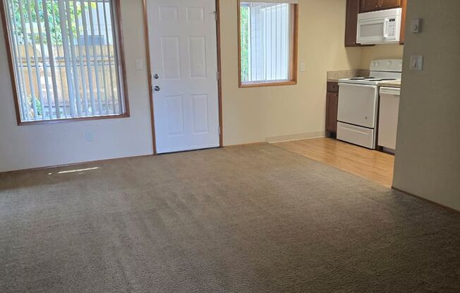 1 bed, 1 bath, 564 sqft, $1,250, Unit 1490-10